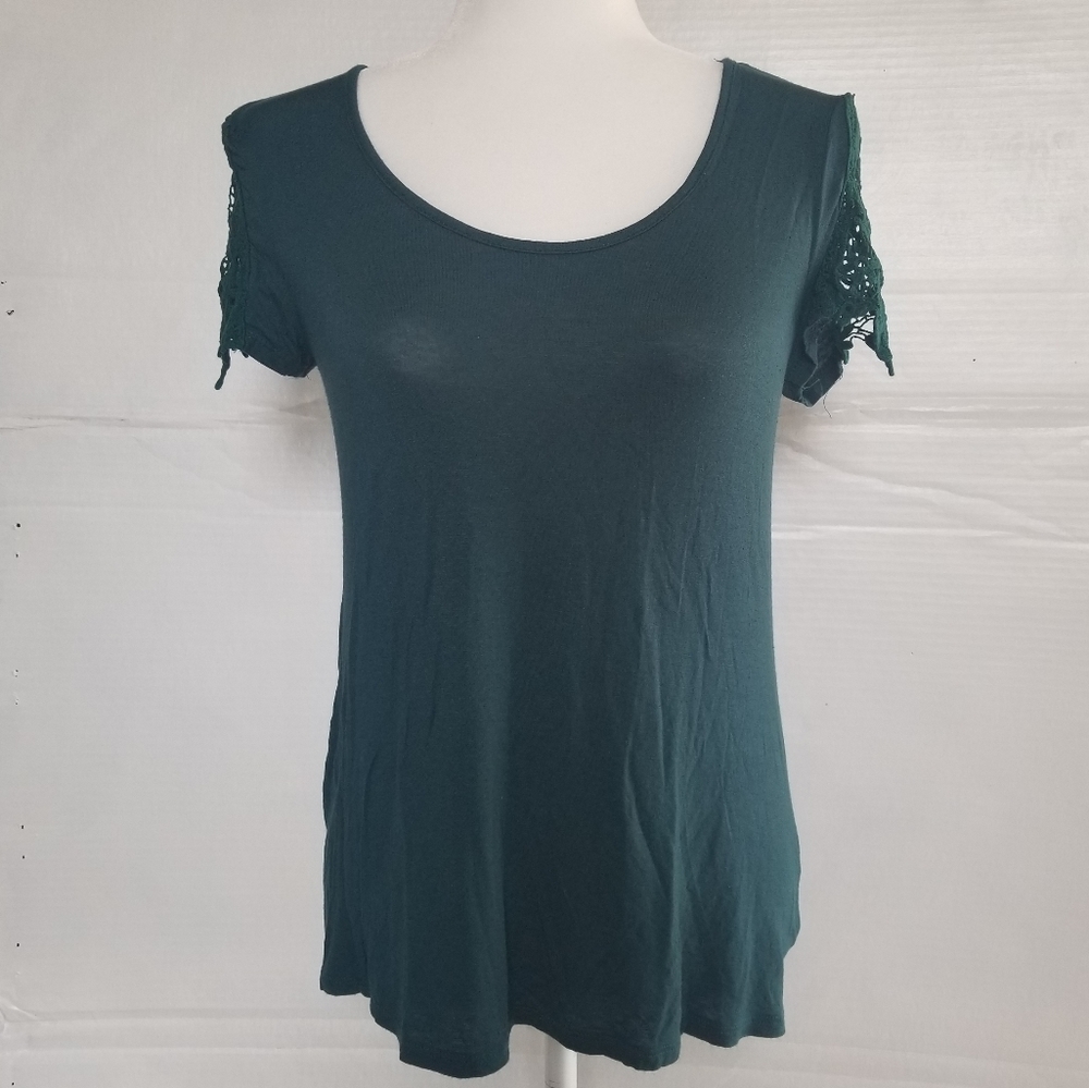 HIPPIE CHIC WOMENS ROUND NECK TOP WITH CROCHET SHORT SLEEVES